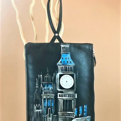 LONDON Wristlet